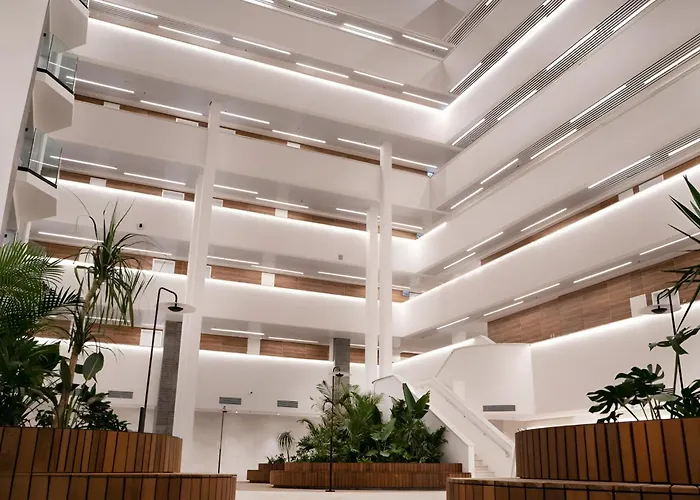 Nathan'S Suites On The Beach